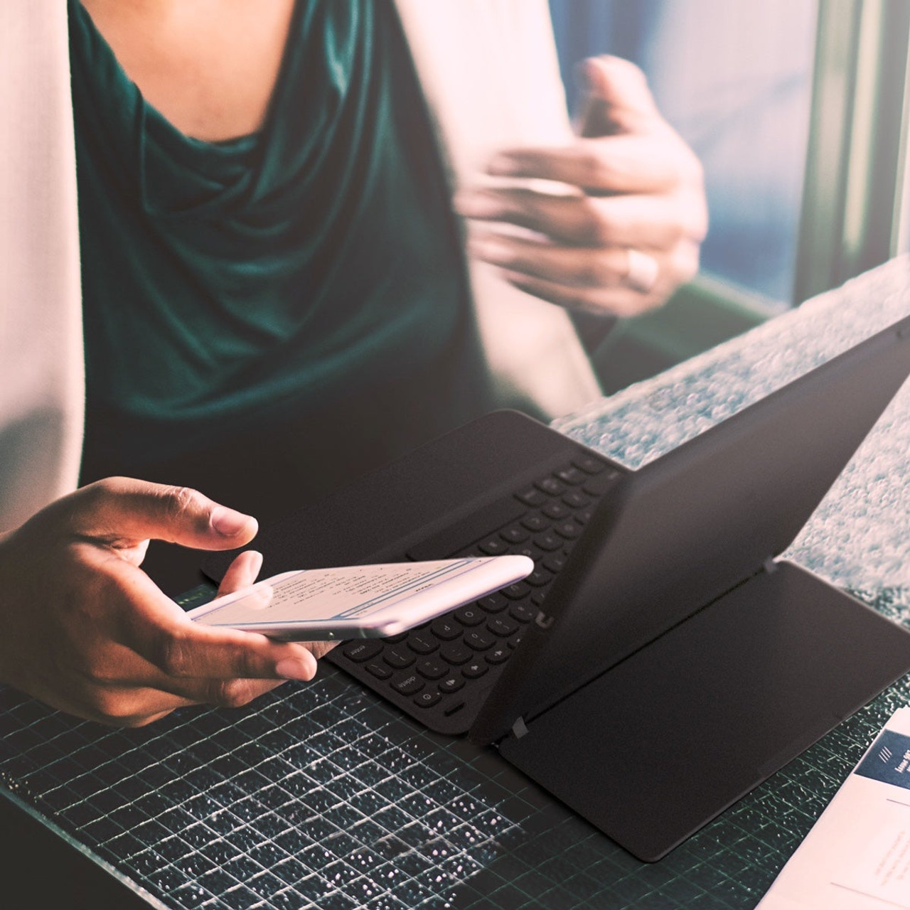 Slim Book Go - 9.7 inch iPad - Image 9