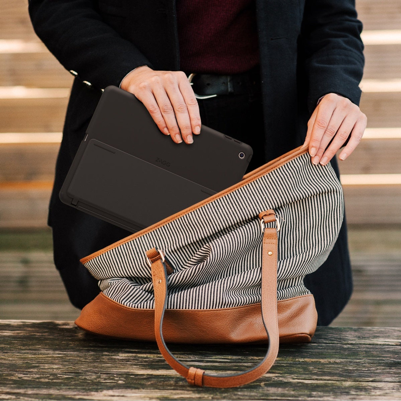 Slim Book Go - 9.7 inch iPad - Image 10